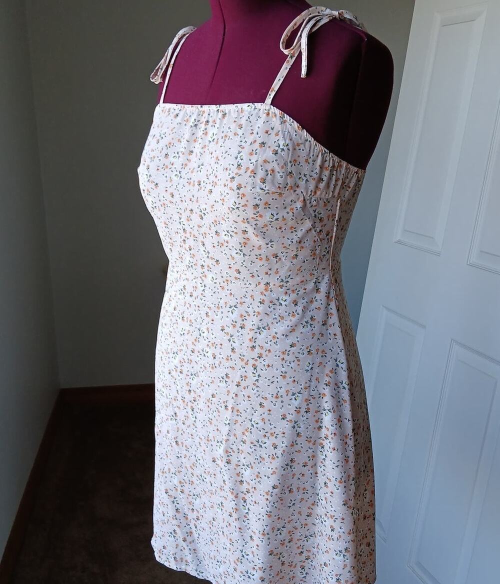Shein Ditsy Floral Tie Shoulder Cami Dress Apricot Large 8/10 lightweight boho